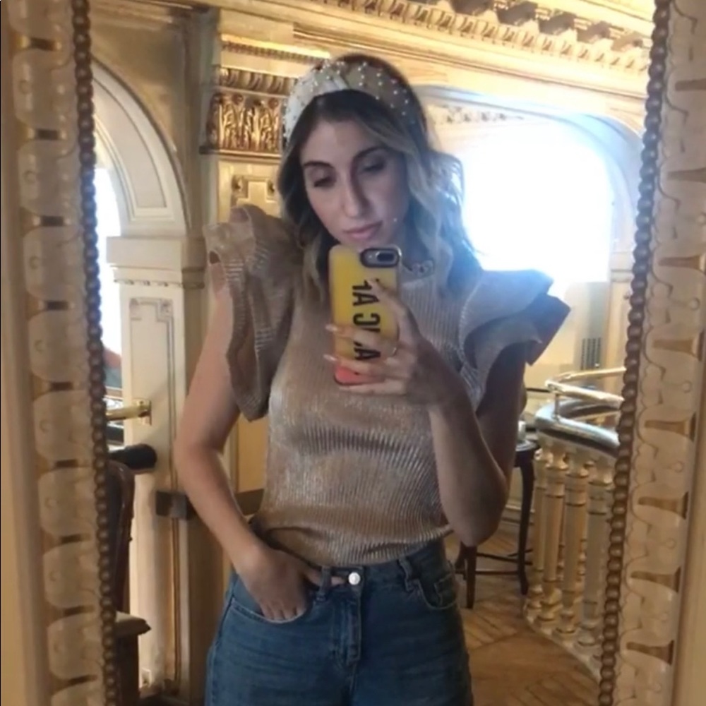Shimmery AKIRA statement top